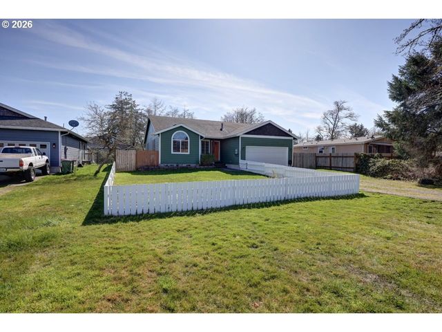 682 Nw 9TH St, Warrenton, OR 97146