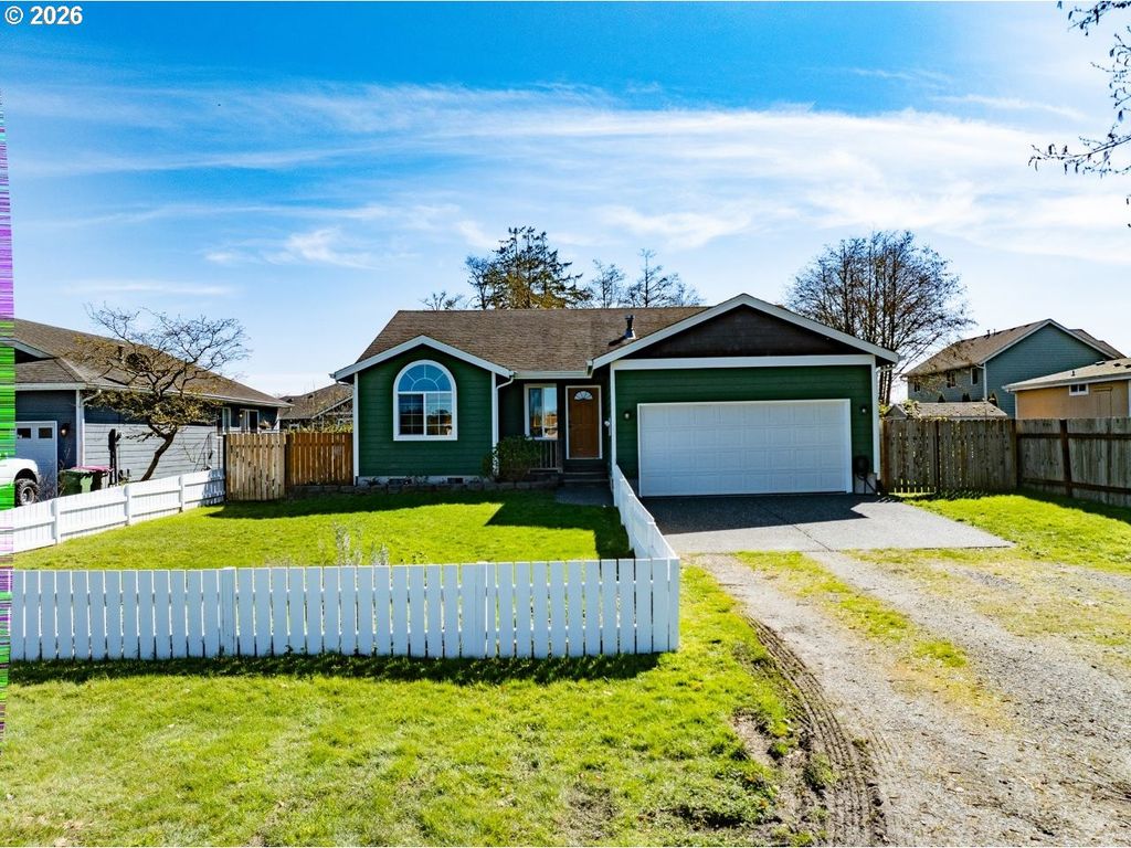 682 Nw 9TH St, Warrenton, OR 97146