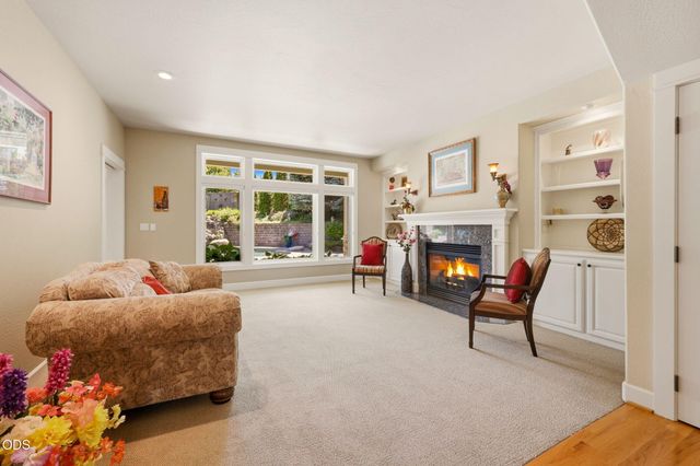 631 Seventh Fairway Drive, Medford, OR 97504