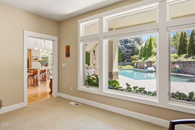 631 Seventh Fairway Drive, Medford, OR 97504