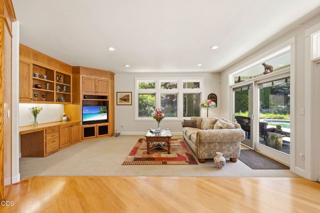 631 Seventh Fairway Drive, Medford, OR 97504