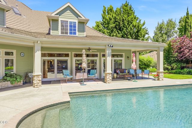 631 Seventh Fairway Drive, Medford, OR 97504