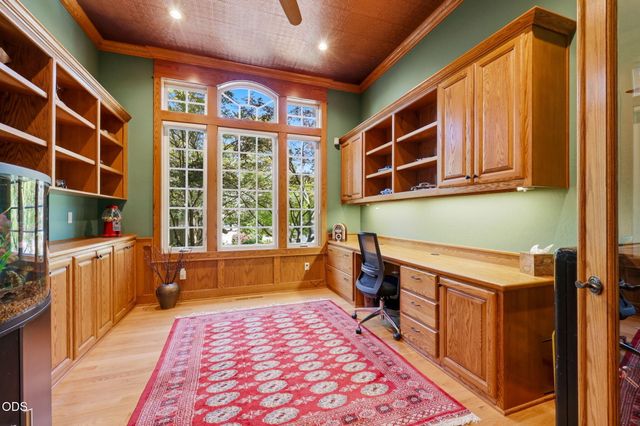 631 Seventh Fairway Drive, Medford, OR 97504