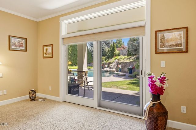 631 Seventh Fairway Drive, Medford, OR 97504