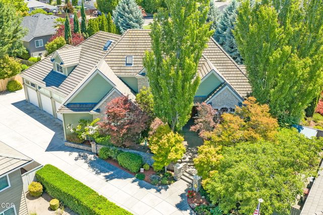 631 Seventh Fairway Drive, Medford, OR 97504