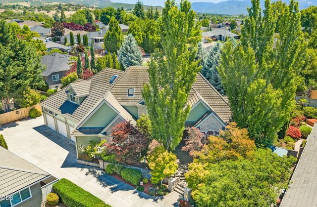 631 Seventh Fairway Drive, Medford, OR 97504