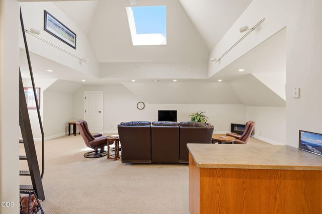 631 Seventh Fairway Drive, Medford, OR 97504