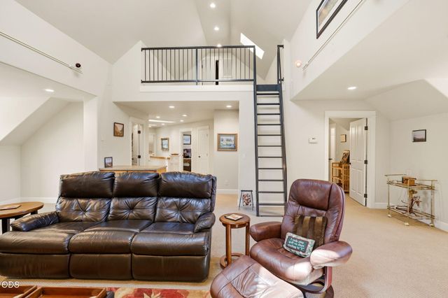 631 Seventh Fairway Drive, Medford, OR 97504