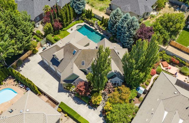 631 Seventh Fairway Drive, Medford, OR 97504