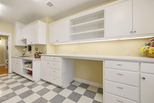 631 Seventh Fairway Drive, Medford, OR 97504