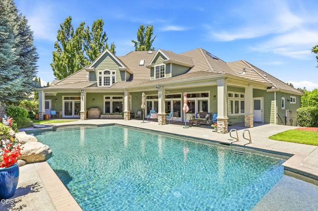 631 Seventh Fairway Drive, Medford, OR 97504