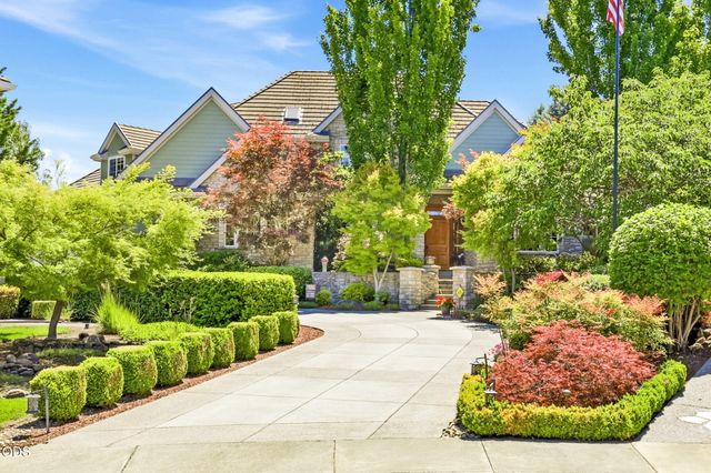 631 Seventh Fairway Drive, Medford, OR 97504