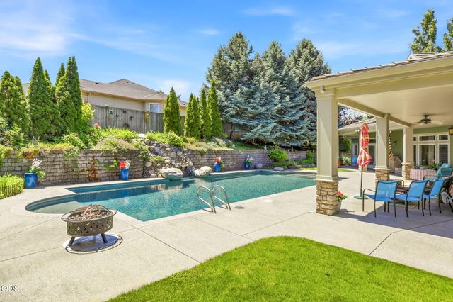 631 Seventh Fairway Drive, Medford, OR 97504