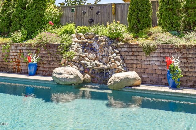 631 Seventh Fairway Drive, Medford, OR 97504
