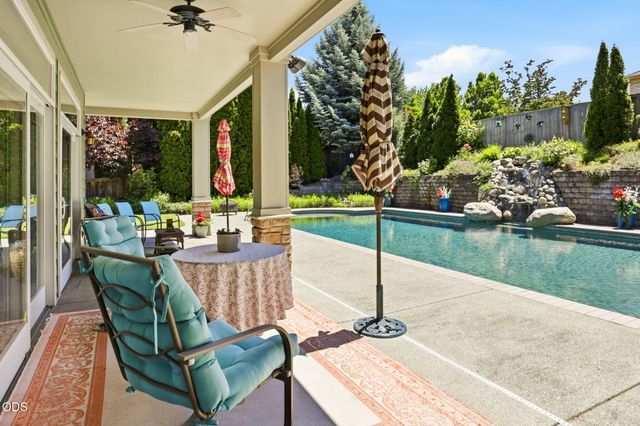 631 Seventh Fairway Drive, Medford, OR 97504
