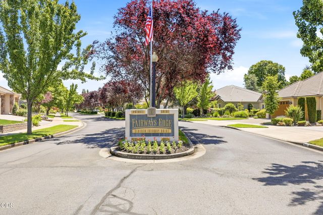 631 Seventh Fairway Drive, Medford, OR 97504