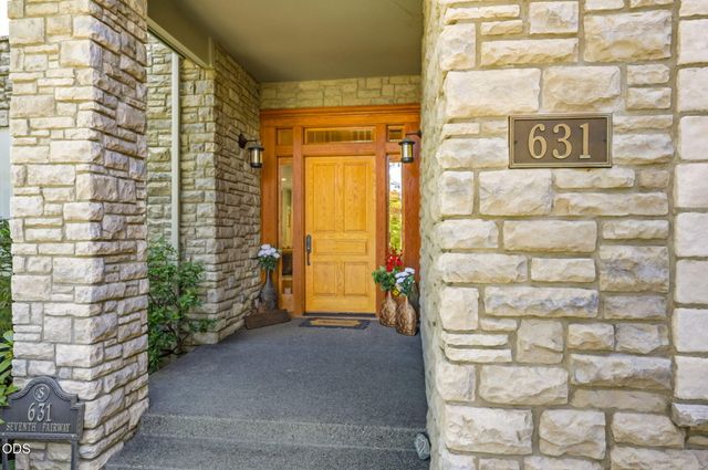 631 Seventh Fairway Drive, Medford, OR 97504