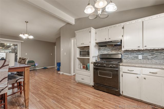 553 S 97th East Place, Tulsa, OK 74128