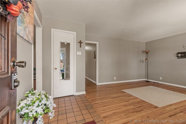 553 S 97th East Place, Tulsa, OK 74128