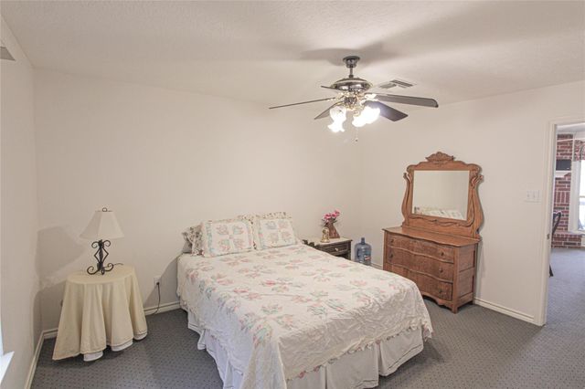 200 Lakefront Drive, Onalaska, TX 77360