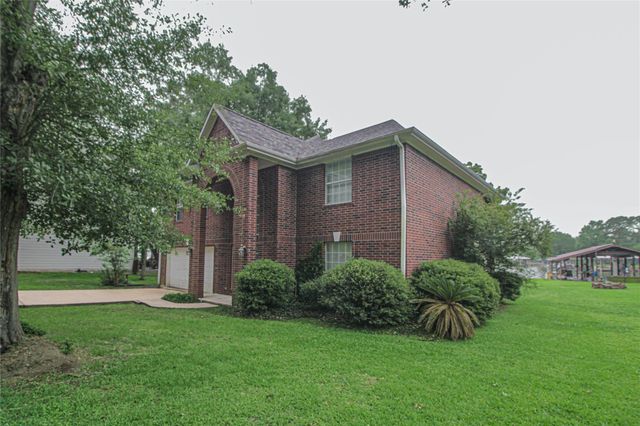 200 Lakefront Drive, Onalaska, TX 77360