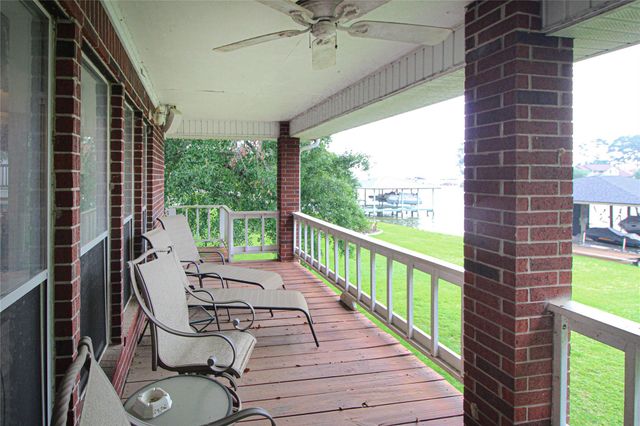 200 Lakefront Drive, Onalaska, TX 77360