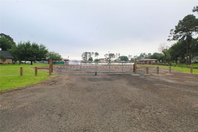 200 Lakefront Drive, Onalaska, TX 77360