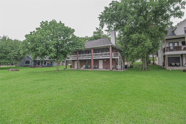 200 Lakefront Drive, Onalaska, TX 77360