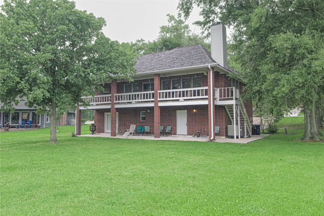 200 Lakefront Drive, Onalaska, TX 77360