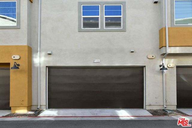 27120 Red Tail Place, Valencia, CA 91381