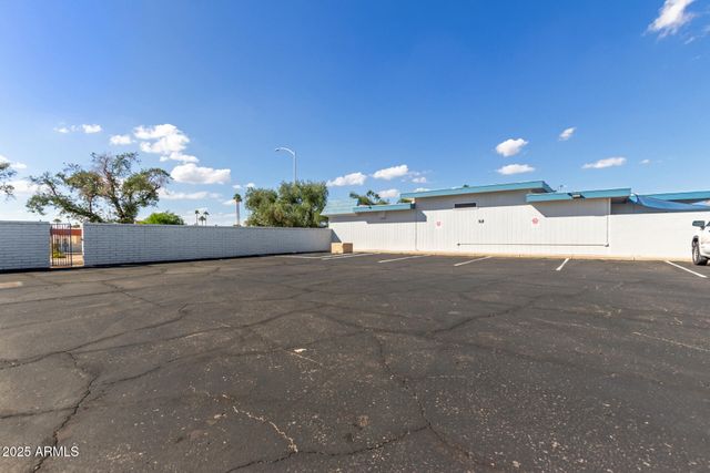 13605 N DEL WEBB Boulevard, Sun City, AZ 85351