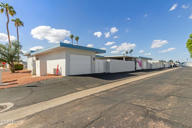 13605 N DEL WEBB Boulevard, Sun City, AZ 85351