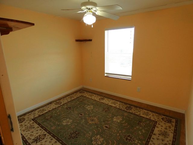 911 E Steiner St, Beeville, TX 78102