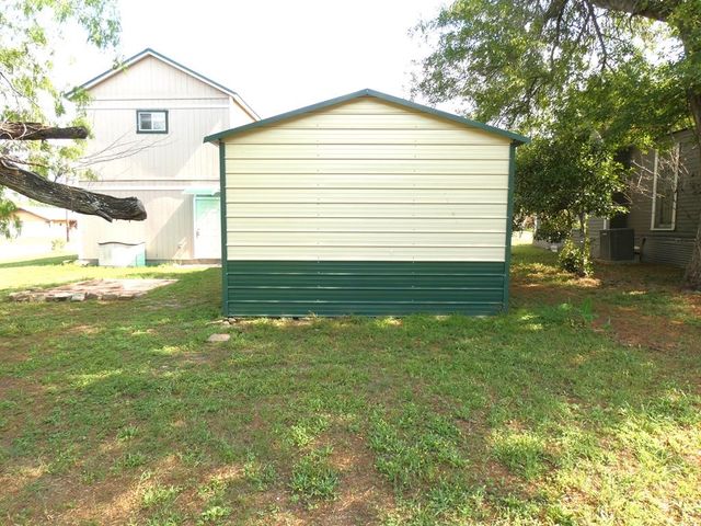 911 E Steiner St, Beeville, TX 78102