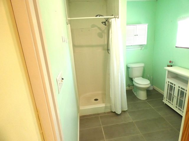 911 E Steiner St, Beeville, TX 78102