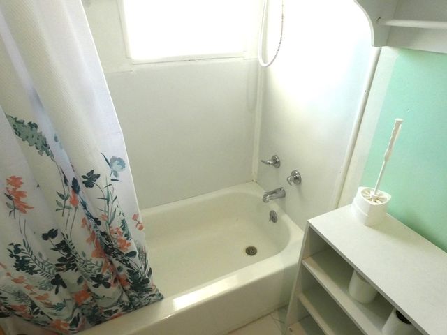 911 E Steiner St, Beeville, TX 78102