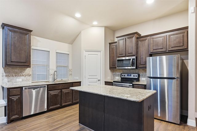 556 Avery Pointe, Lavon, TX 75166