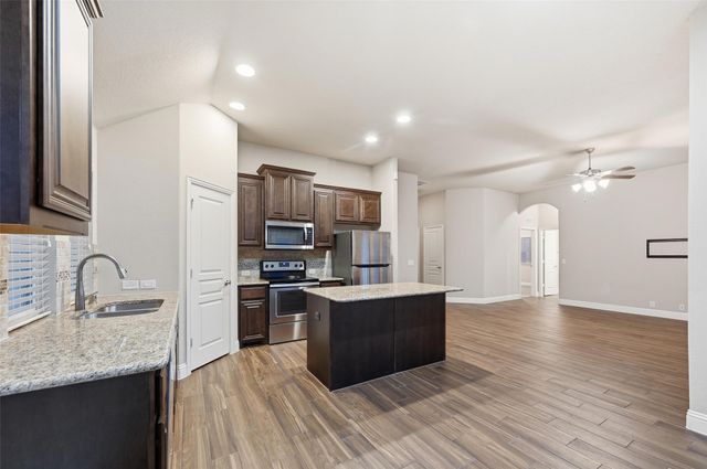 556 Avery Pointe, Lavon, TX 75166