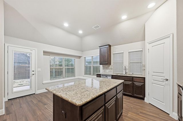 556 Avery Pointe, Lavon, TX 75166