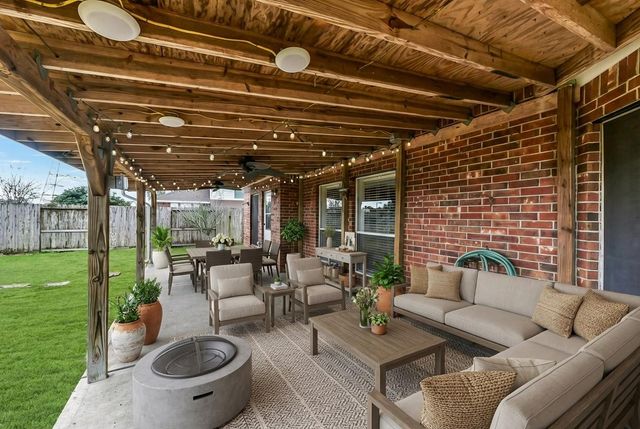 522 Cedar Point Drive, League City, TX 77573