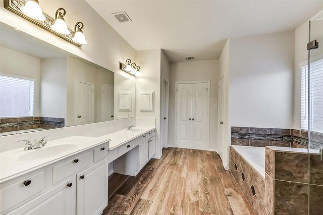 522 Cedar Point Drive, League City, TX 77573