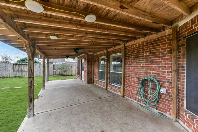 522 Cedar Point Drive, League City, TX 77573