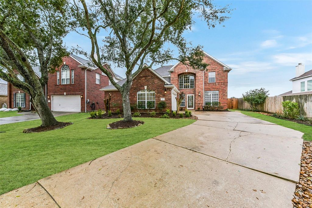 522 Cedar Point Drive, League City, TX 77573