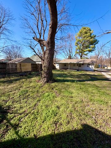 1112 E Dale Street, Springfield, MO 65803