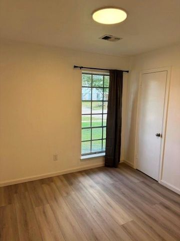 5607 Viking Drive, Houston, TX 77092