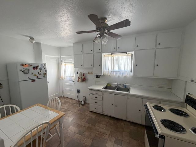 213 Amherst Drive SE, Albuquerque, NM 87106