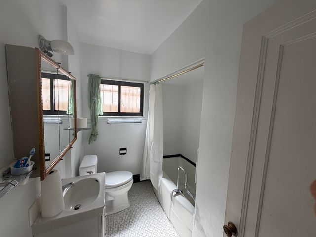 213 Amherst Drive SE, Albuquerque, NM 87106