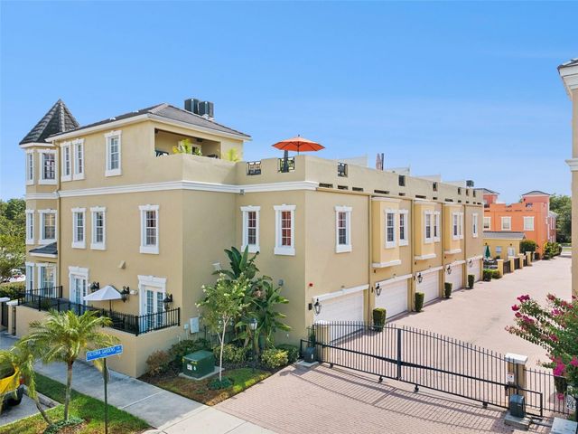 2402 VICTORIA GARDENS LANE, Tampa, FL 33609