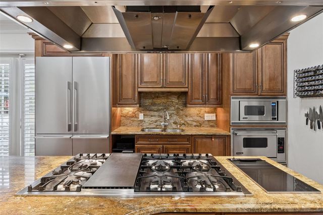 2402 VICTORIA GARDENS LANE, Tampa, FL 33609