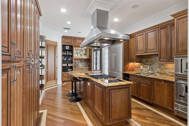 2402 VICTORIA GARDENS LANE, Tampa, FL 33609